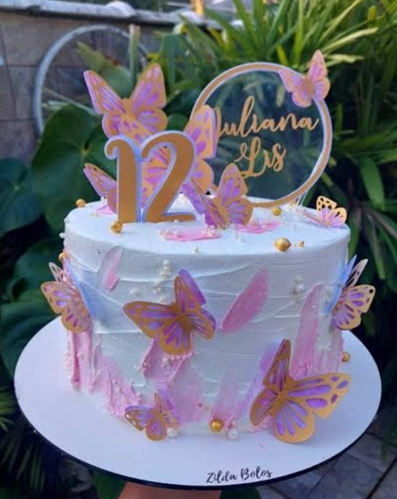 Bolo de chantilli com topo